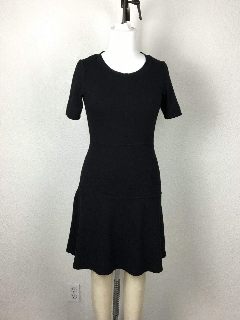 Athleta Dress XS Short Sleeve Midi Jersey Black Stretch .
